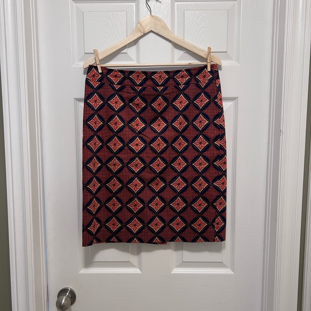 Ann Taylor, midi pencil skirt, classic office wear, size 8.